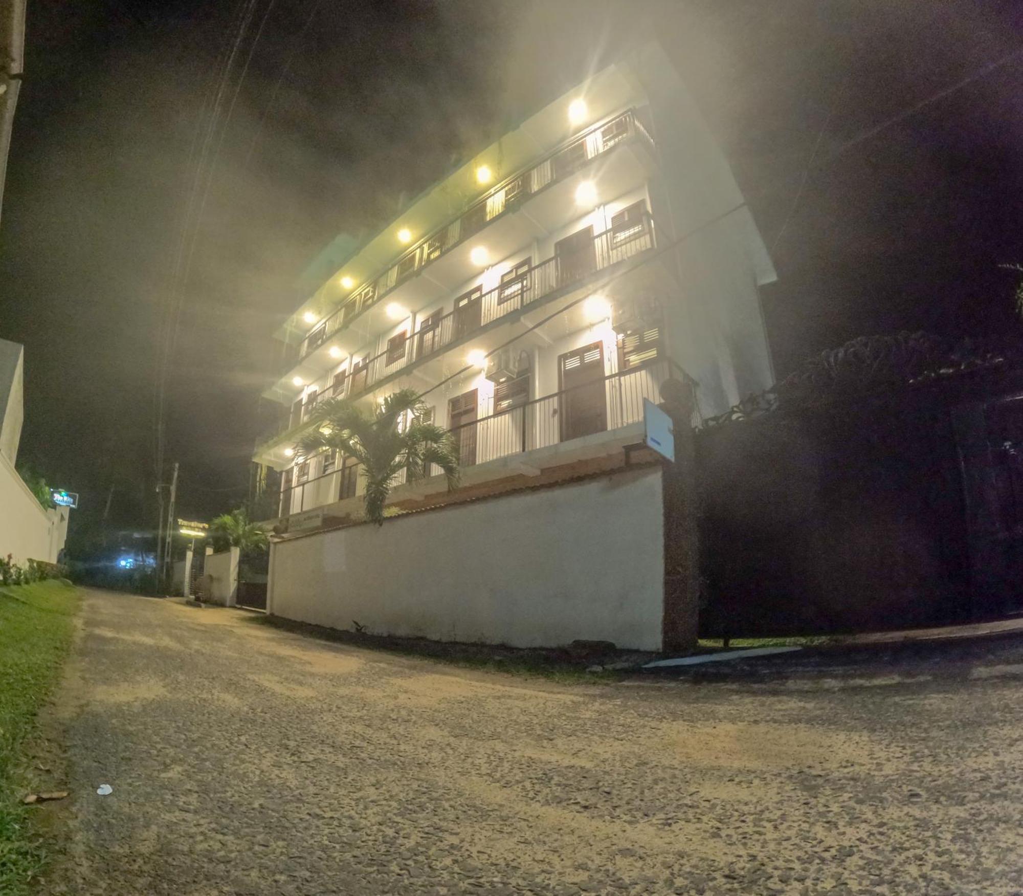 Traveller'S Hotel Hikkaduwa Exterior foto